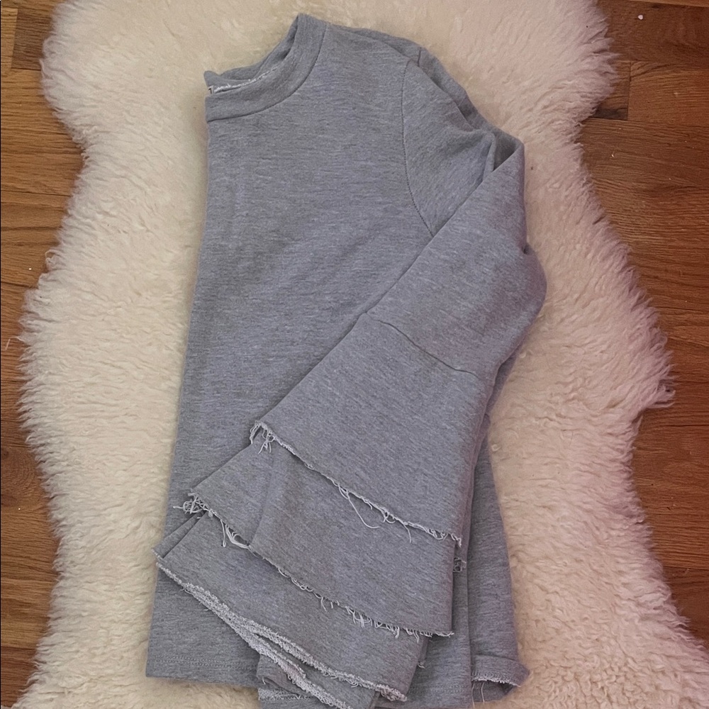 NYTT Heather Gray Crew Neck